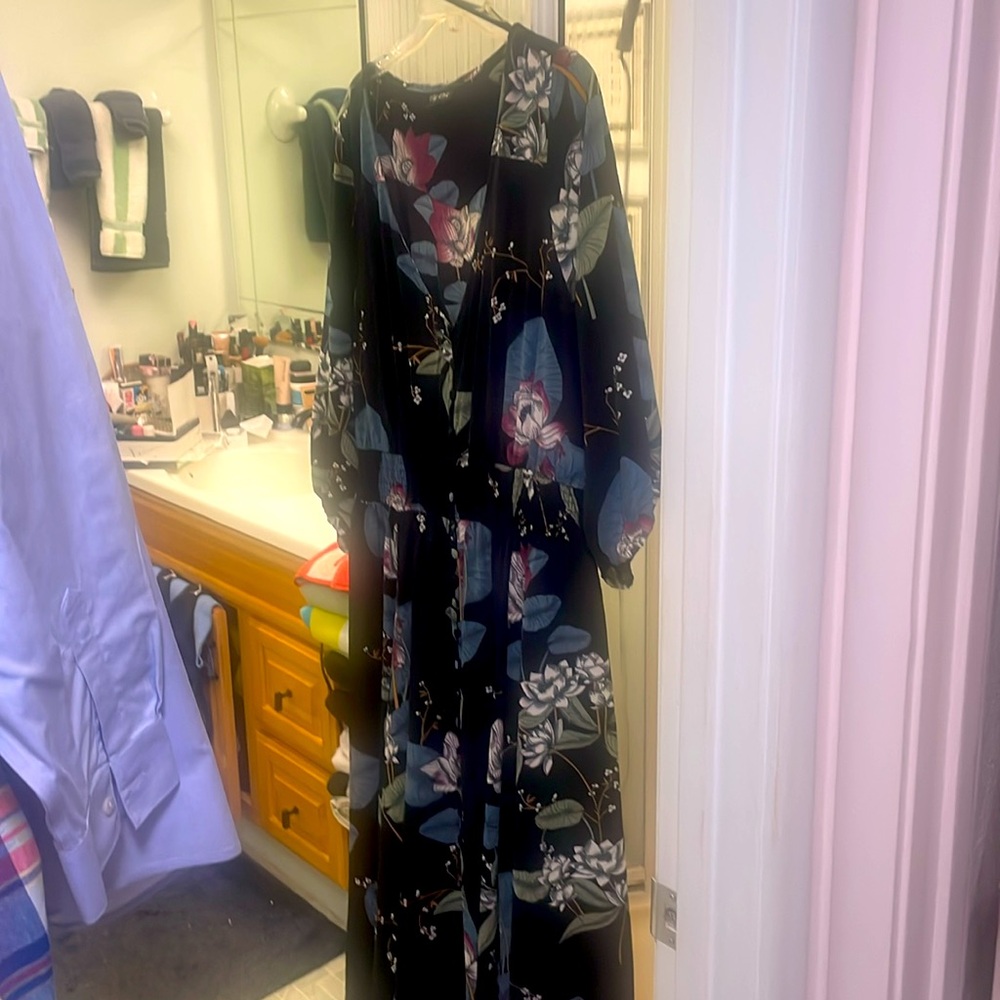 City Chic Button Front Maxi black and Blue Floral Dress - Picture 8 of 12